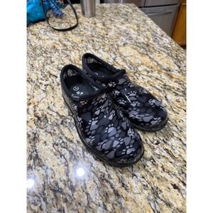 Sloggers Garden Shoes Women 8 Black White Paw Print Waterproof Slip On‎